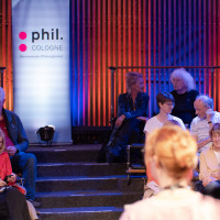 phil.COLOGNE 2024: 14.06. scobel – Was soll ich tun? Kants Universalismus in Zeiten der Krise. Mit Markus Gabriel, Samira Akbarian und Claus Kreß ©KatjaTauber
