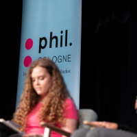 phil.COLOGNE 2025: 24.06. Klasse Denken: Die Demokratie und ich – was können Einzelne politisch bewirken? Mit Jürgen Wiebicke und Schülerinnen des Dietrich-Bonhoeffer-Gymnasiums Bergisch Gladbach ©Hieronymus Roenneper