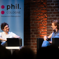 phil.COLOGNE 2025: 25.06. KlasseDenken: Liebe und Freundschaft als Ware – wie der Markt persönliche Beziehungen erobert. Mit Jonas Zorn. Mod.: Lena Rumler ©Hieronymus Rönneper