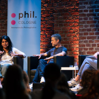 phil.COLOGNE 2025: 25.06. KlasseDenken: Das Miteinander in Zeiten der Polarisierung – Saba-Nur Cheema und Meron Mendel laden zum muslimisch-jüdischen Abendbrot ©Hieronymus Rönneper