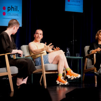 phil.COLOGNE 2025: 29.06. Smash Monogamy!? Ole Liebl und Toni Loh über Freundschaft, Liebe und Polyethik. Mod.: Stephanie Rohde. Übersetzung in Leichte Sprache durch Kisten Czerner-Nicolas und Inga Kramer ©Katja Tauber