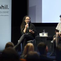 phil.COLOGNE 2026: 08.06. KlasseDenken: Ziviler Widerstand – Wie wir wirksam handeln können. Mit Dalilah Shemia-Goeke und Lea Bonasera Mod.: Steffi Orbach © Hieronymus Rönneper