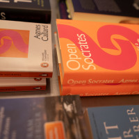 phil.COLOGNE 2026: 11.06. Sokrates reloaded – Wie man durch ein philosophisches Leben die Angst vor fast allem verliert. Mit Agnes Callard Mod.: Wolfram Eilenberger © Katja Tauber