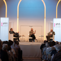phil.COLOGNE 2026: 07.06.26: Wie konnte das geschehen? Ein Weckruf mit Götz Aly und Cathryn Clüver Ashbrook, Moderation:  Wolfram Eilenberger © Katja Tauber