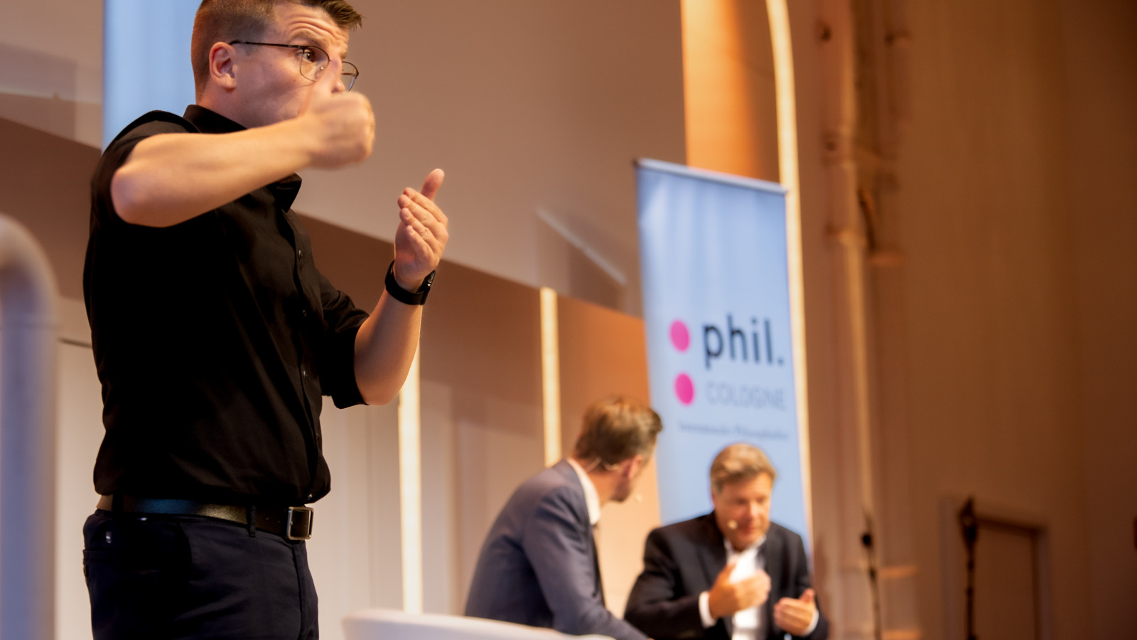 Demokratie im Ernstfall. Mit Robert Habeck und Florian Schroeder